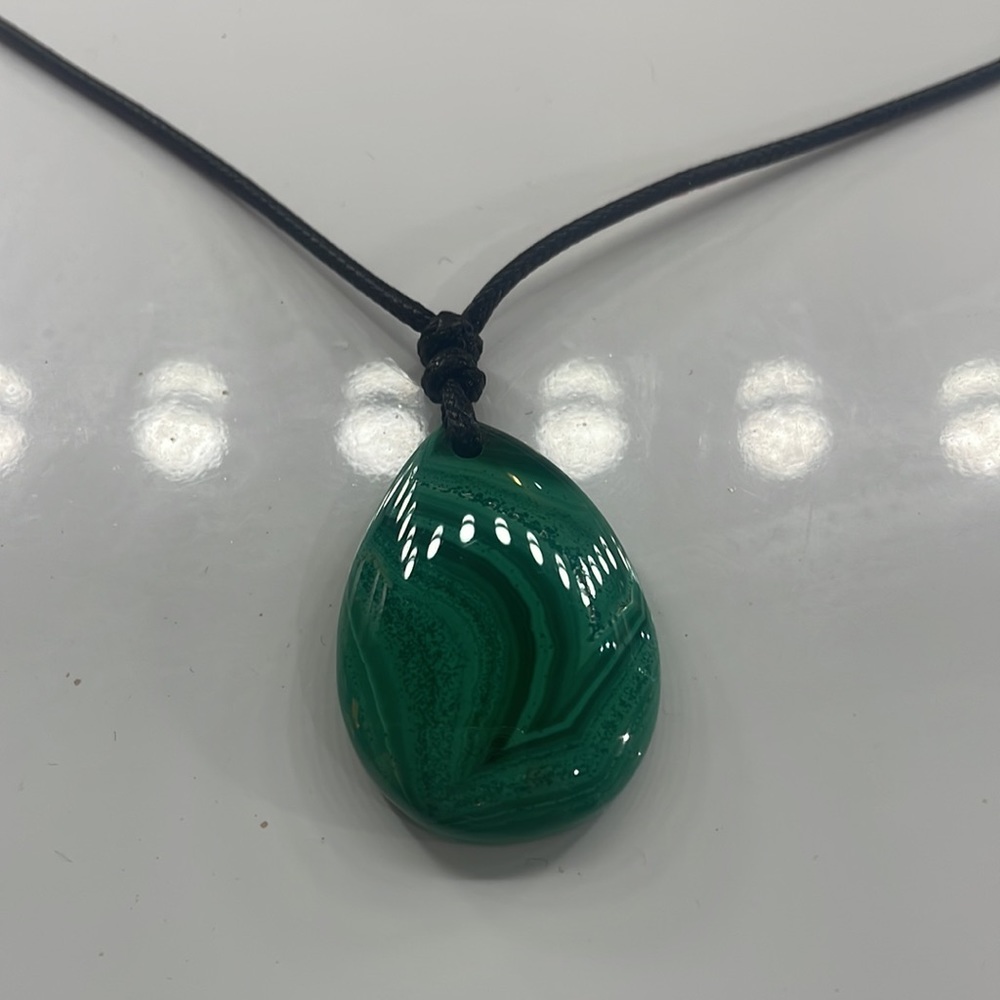 Green Malachite Pendant with adjustable black strap, wear long or as choker - Picture 6 of 6